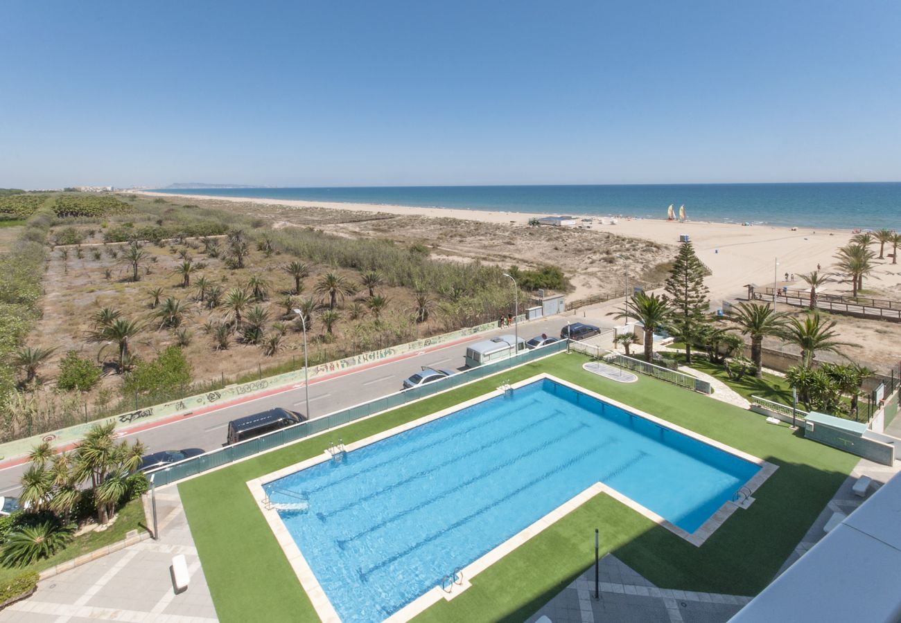 apartamento lujo primera línea playa Gandia amplia terraza wifi