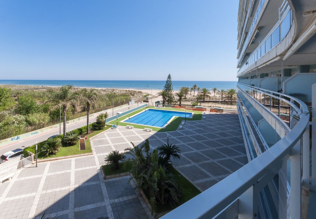 apartamento lujo primera línea playa Gandia amplia terraza wifi