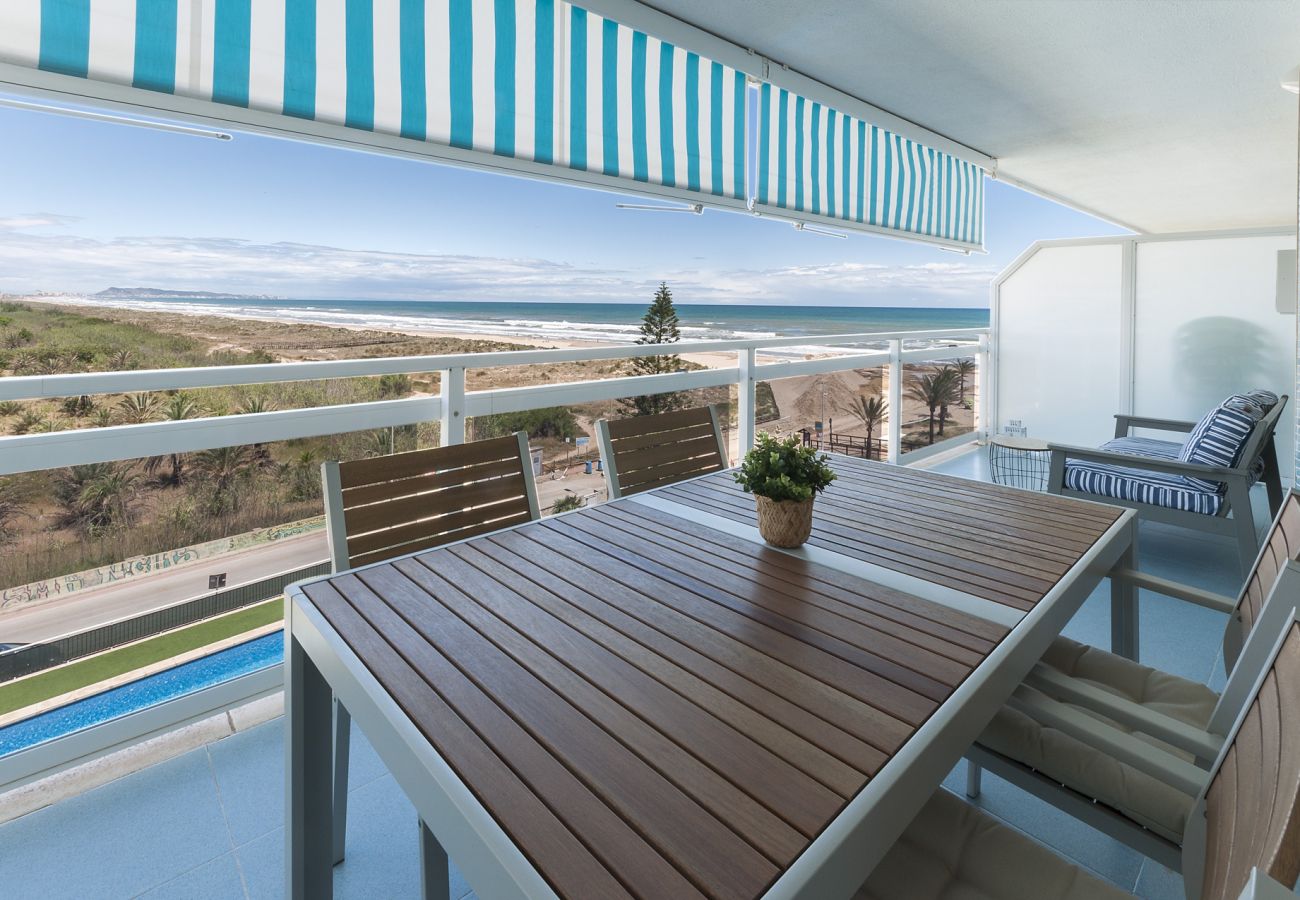 apartamento lujo primera línea playa Gandia amplia terraza wifi